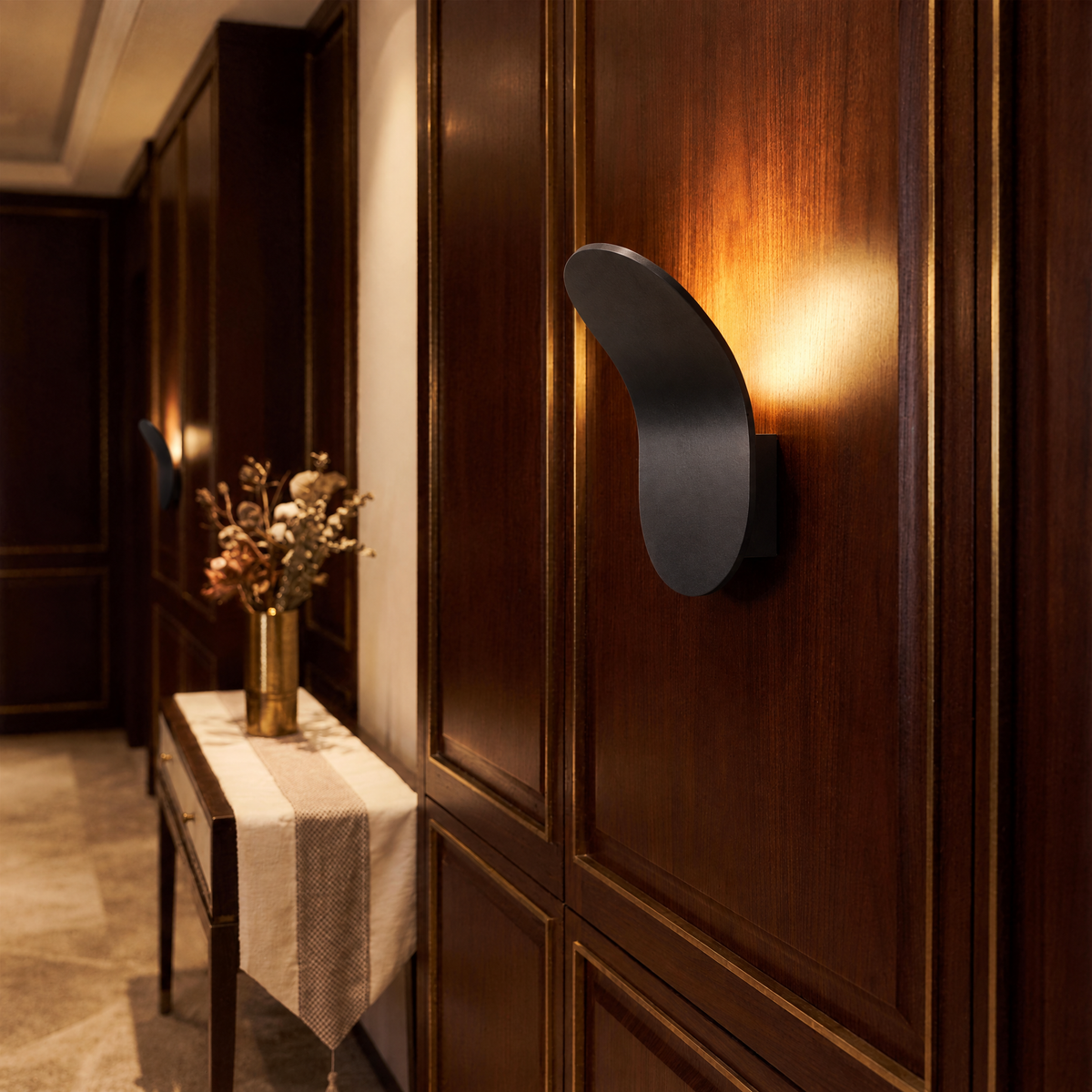 Arlo Curved Minimalist LED Wall Light