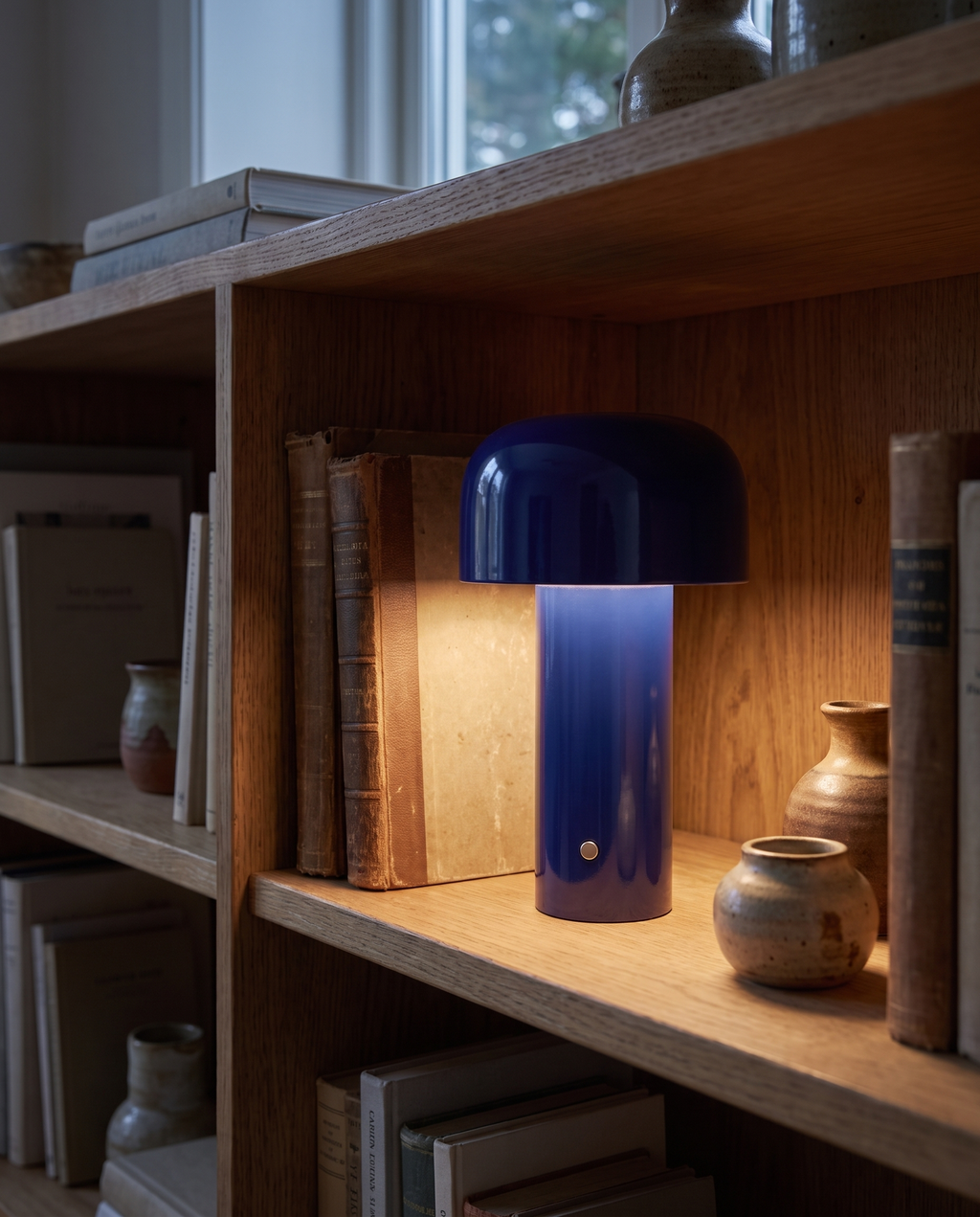 The Bud Cordless Table Lamp